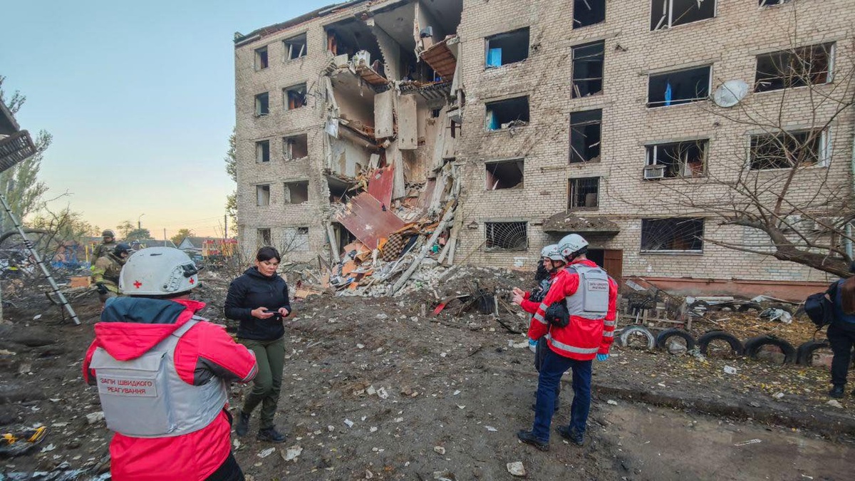 URCS provides humanitarian aid to victims of Russian airstrike on Zaporizhia