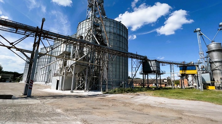 Ukraine is selling an enterprise seized from a Russian oligarch in the Kyiv region and two large grain elevator complexes in the Odesa region.