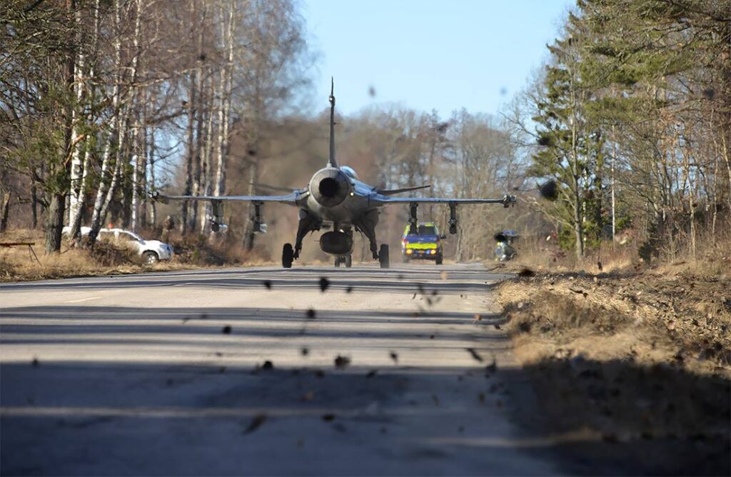 The Swedish jets Ukraine could get were built to survive Russia—and that’s the point