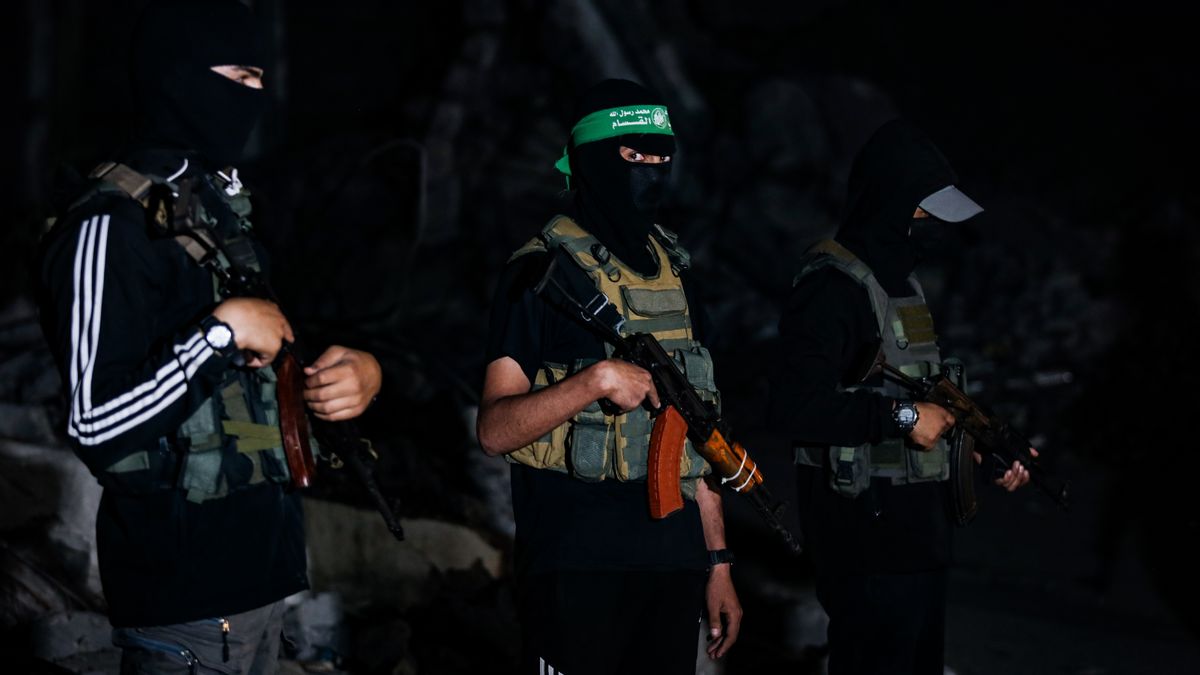 Is Hamas publicly executing Israel ‘collaborators’? Here’s what we know