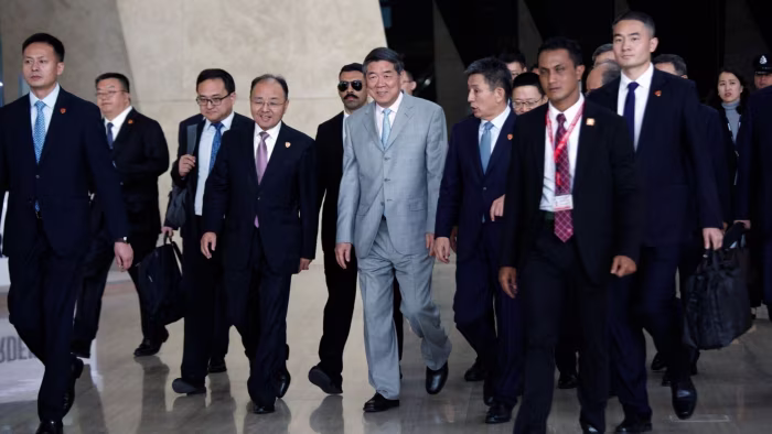 US and China start trade talks ahead of high-stakes Trump-Xi summit