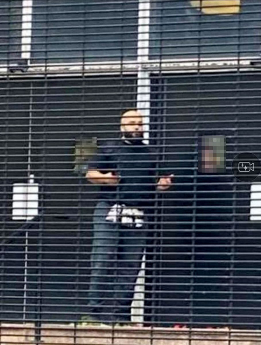 2 killed, 4 seriously injured in Yom Kippur attack at UK synagogue; terrorist shot dead