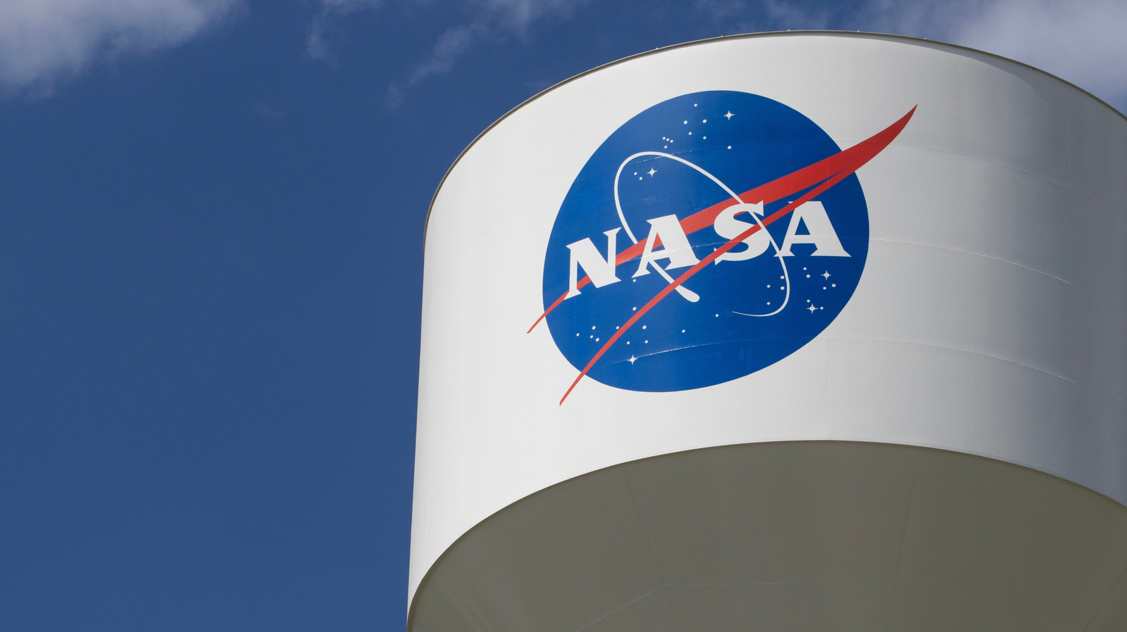 A NASA Research Balloon The Size Of A Car Ended Up Landing On A Texan Farm