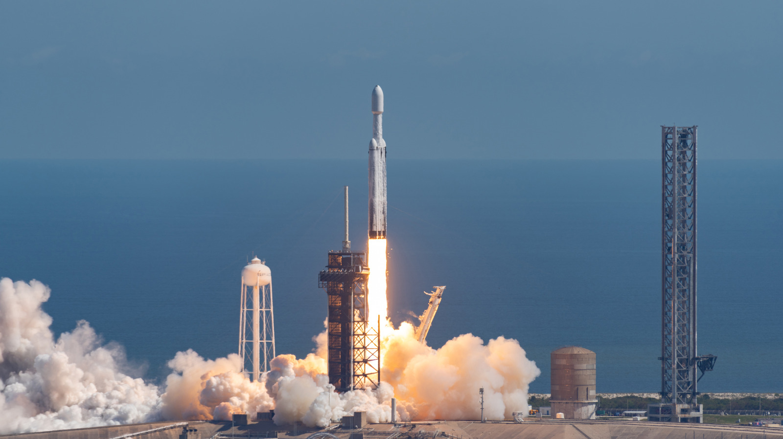 SpaceX Just Won A Pentagon Contract Worth $714 Million