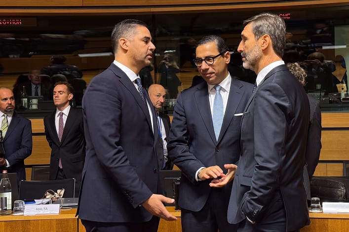 Slovakia has outlined its conditions for providing its support for the 19th package of EU sanctions against Russia, while Hungary promises not to veto it.