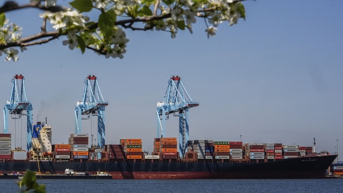 Ukrainian ports set a new record for container handling during the war.
