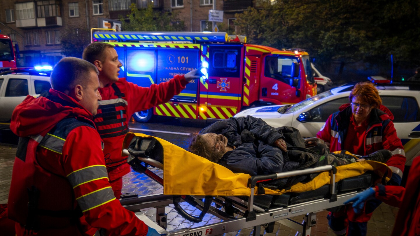 Russian strikes cause damage and injuries in Kyiv