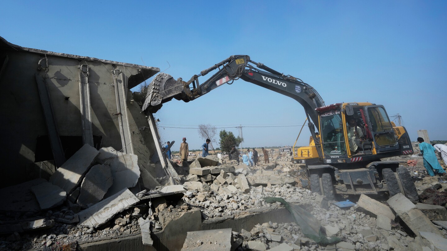 Pakistan and Afghanistan announce ceasefire after deadliest clashes in years