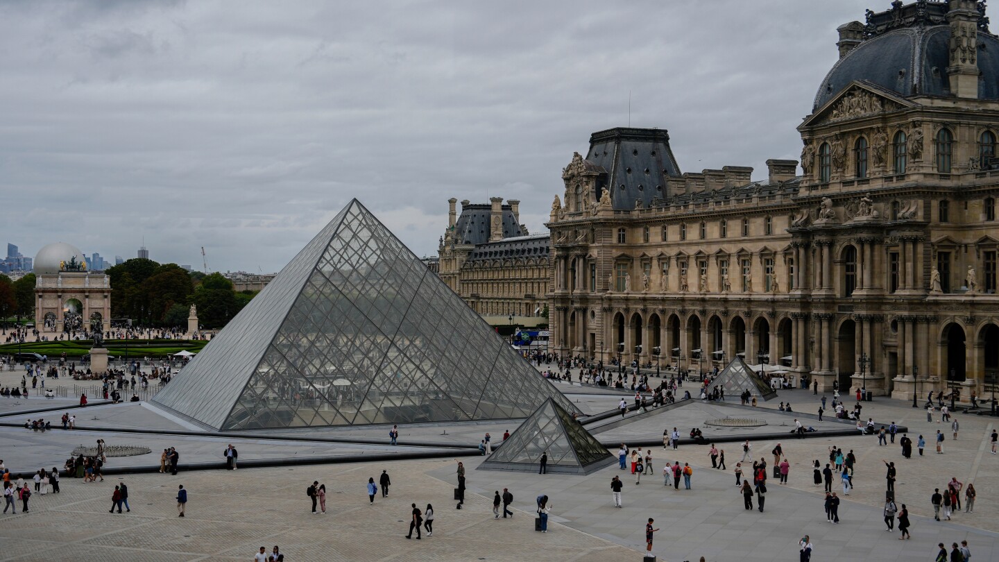 Thieves use basket lift in daring Louvre robbery, steal priceless jewels