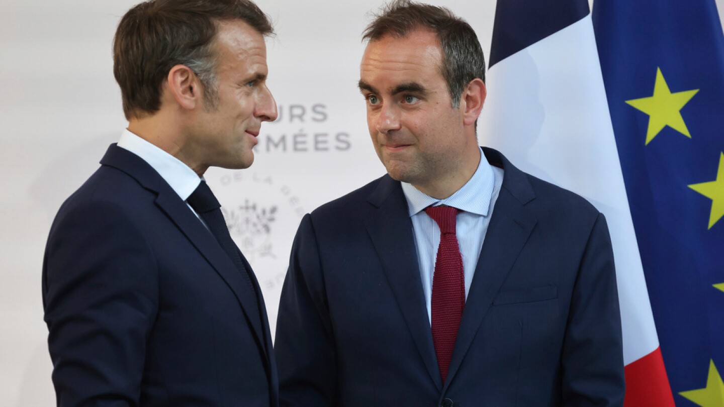 French President Macron hit by government collapse and loyalty rift