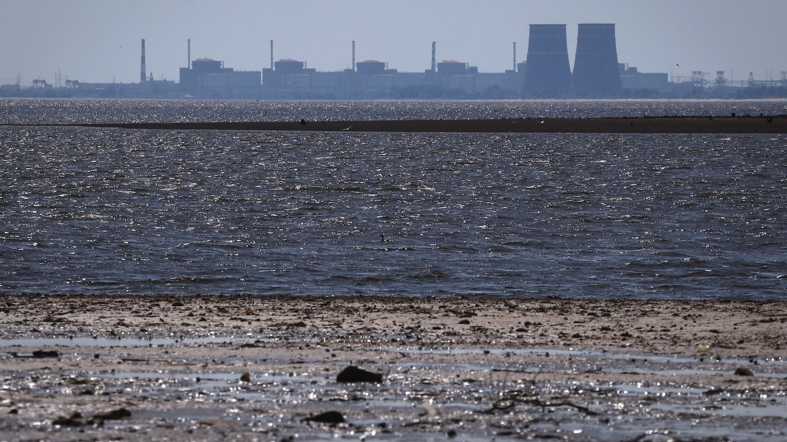 The UN nuclear watchdog seeks a local truce to restore power to the Zaporizhzhia plant