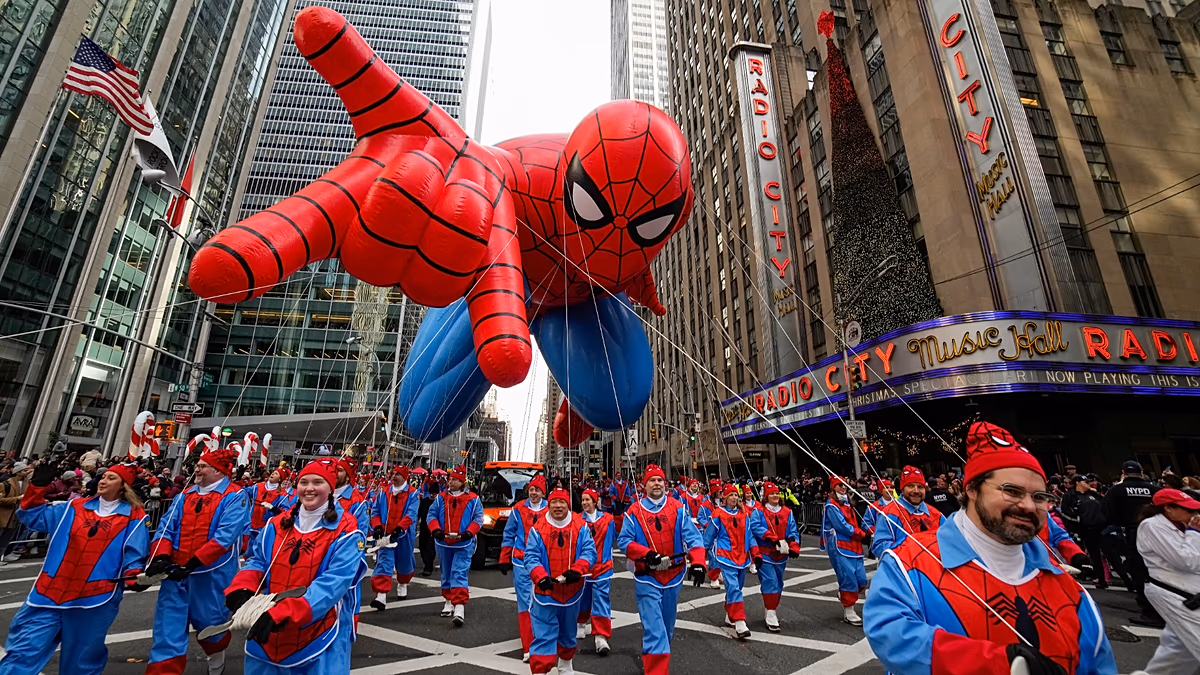 Video. Macy’s Thanksgiving Day Parade: Buzz Lightyear and Pac-Man float over chilly New York
