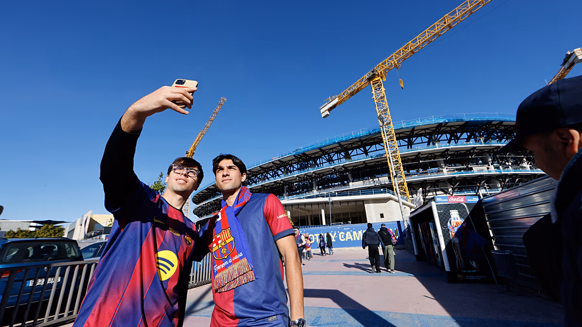 Video. Barcelona fans return to Camp Nou after two years as stadium reopens