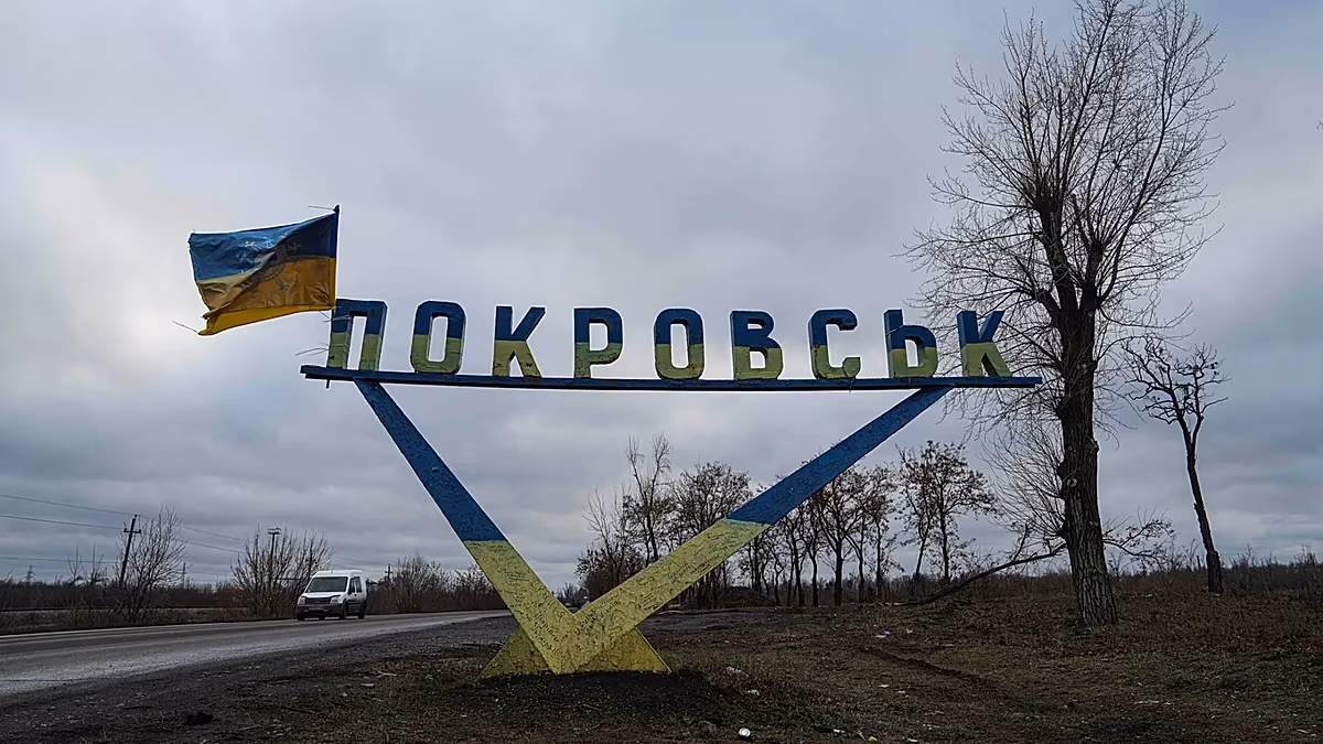 Ukrainian forces hold ground in Pokrovsk amid intense Russian assault
