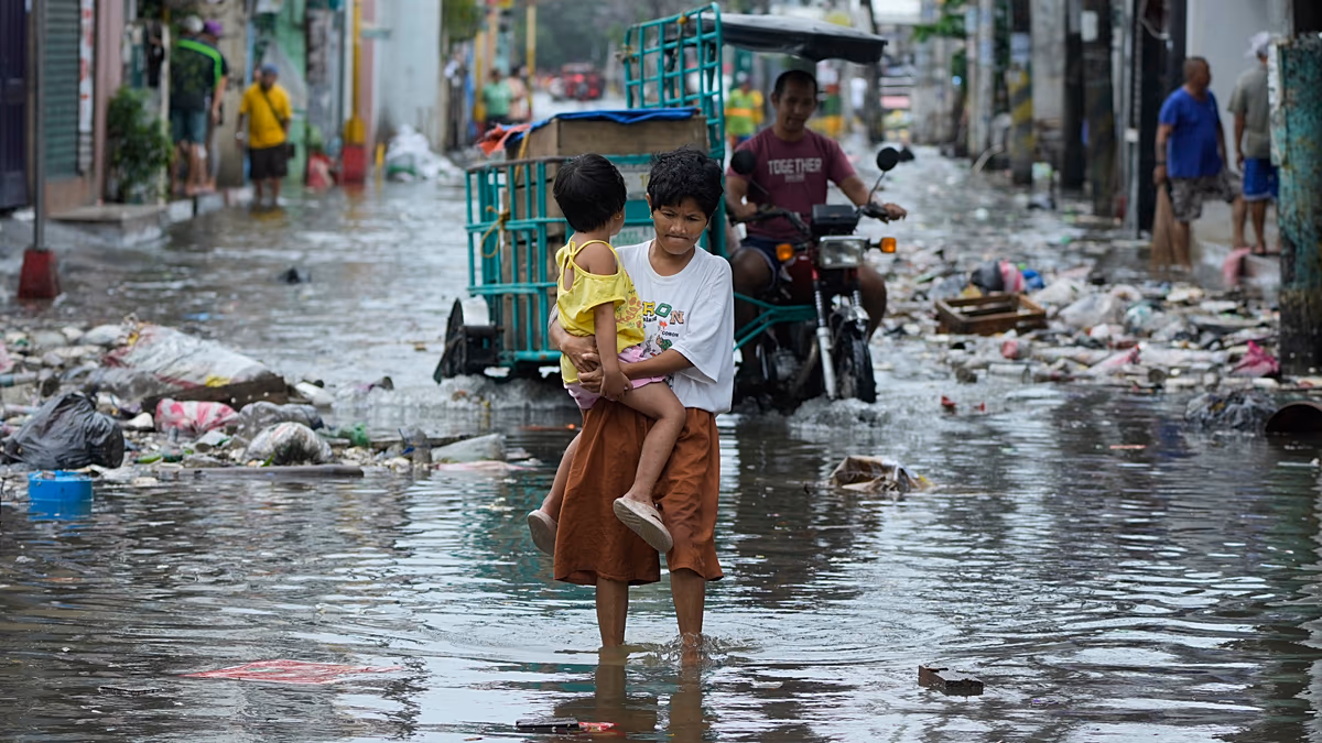 Super typhoon Fung-wong leaves four dead and 1.4 million evacuated as it hits the Philippines