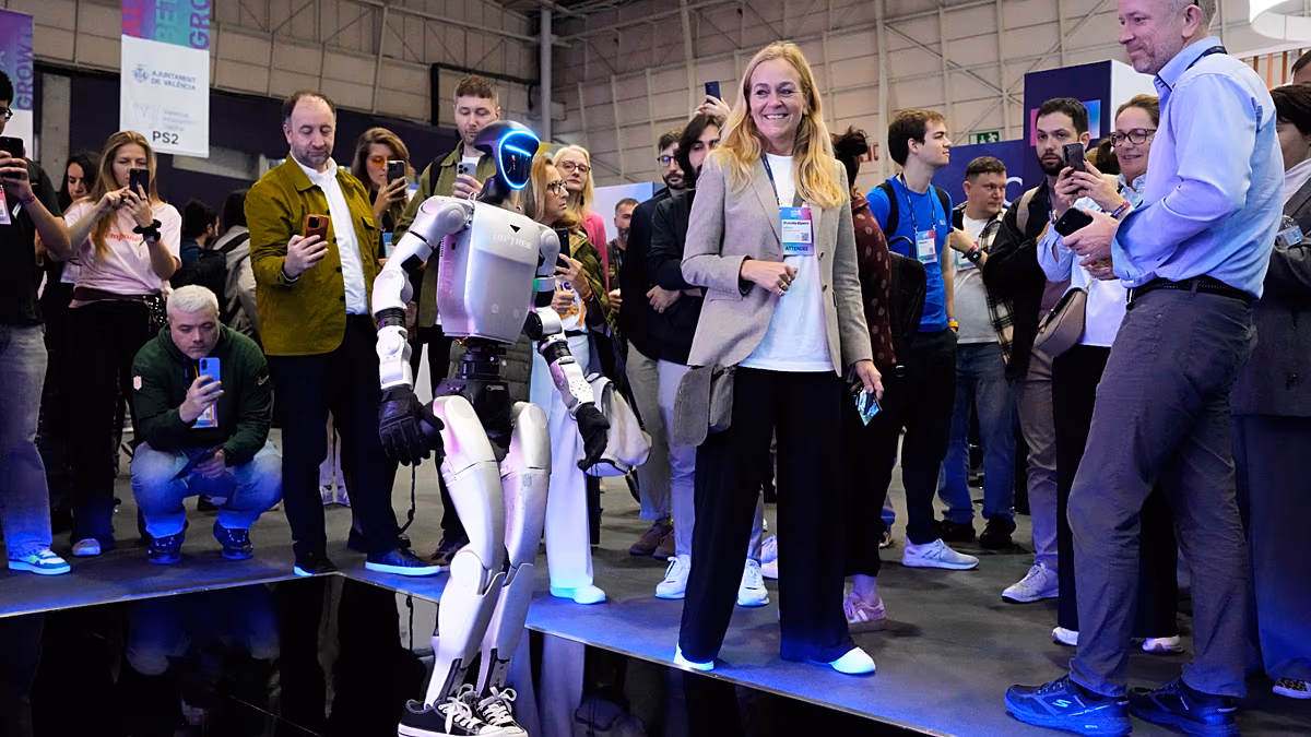 Video. Dancing robots take centre stage at Lisbon’s Web Summit