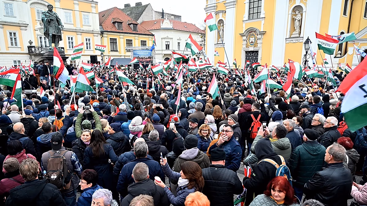Orbán and opposition rival stage rallies in Gyor as Hungary gears up for next year’s elections