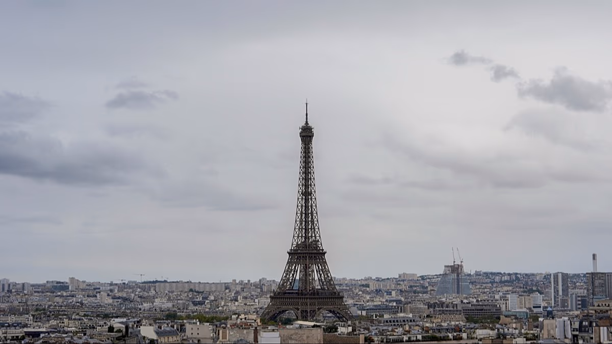 A blackout in parts of Paris left 55,000 homes without power, local media reports