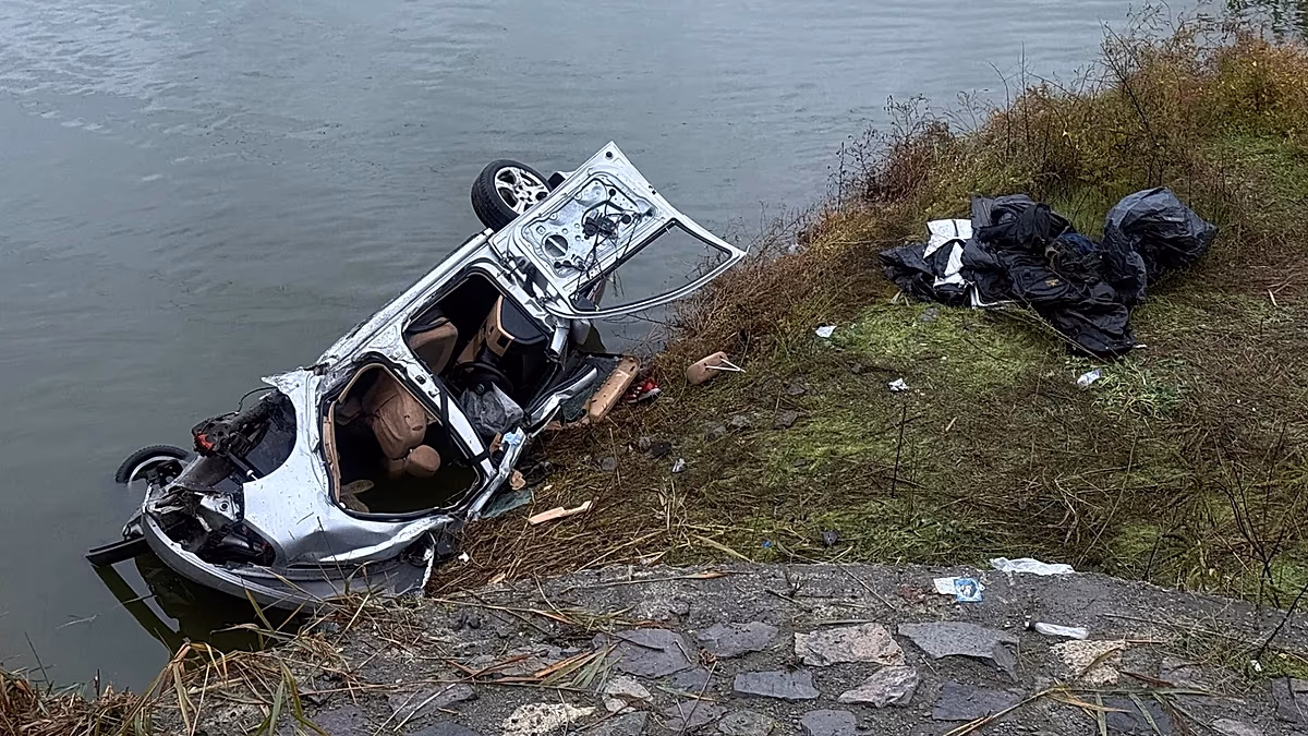 Van carrying migrants crashes after police chase in Bulgaria, killing at least six people