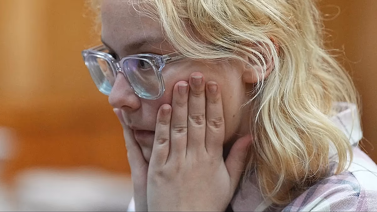 Russian court extends jail time of teenage singer over performance of anti-war songs
