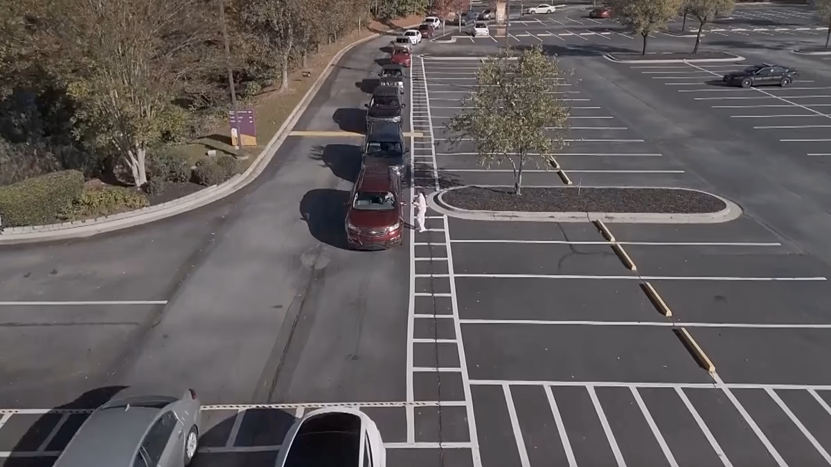 Video. Hundreds line up for food aid as US SNAP funding freeze nears