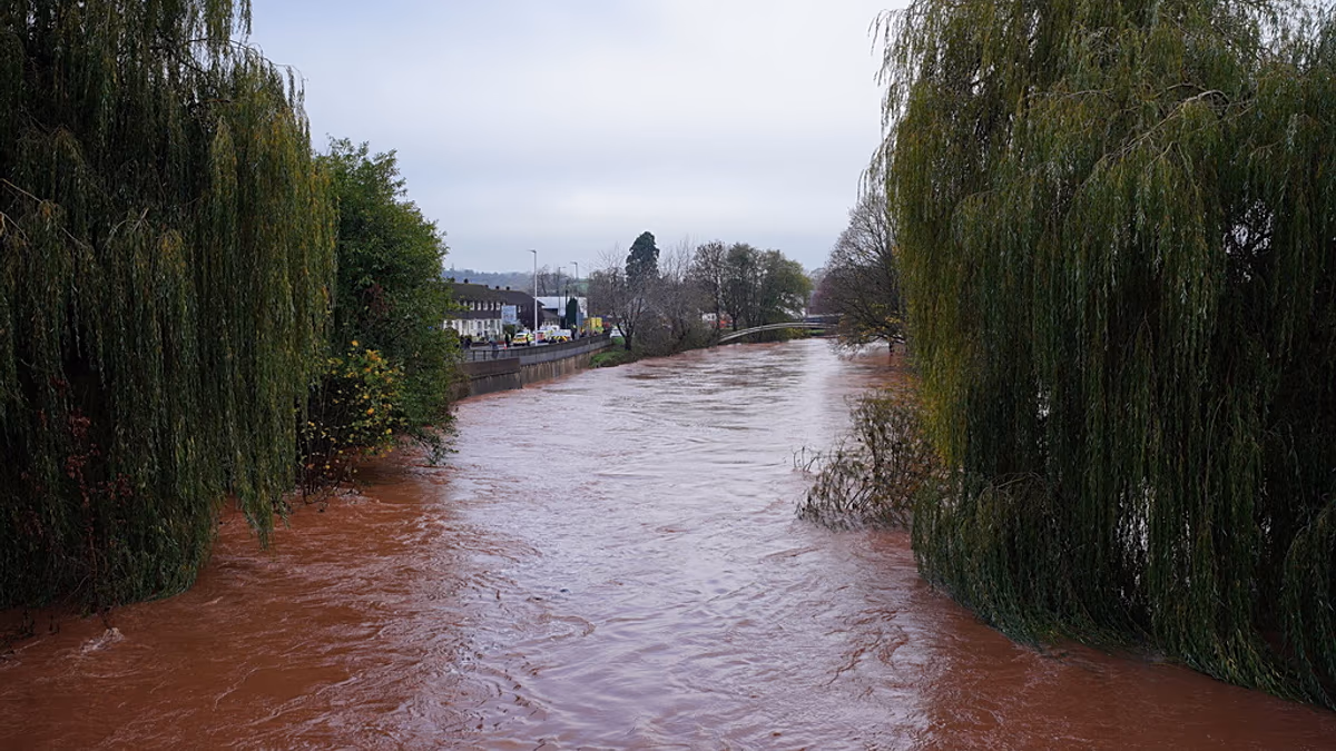 Aftermath: Storm Claudia leaves three dead in Portugal and major disruptions in the UK