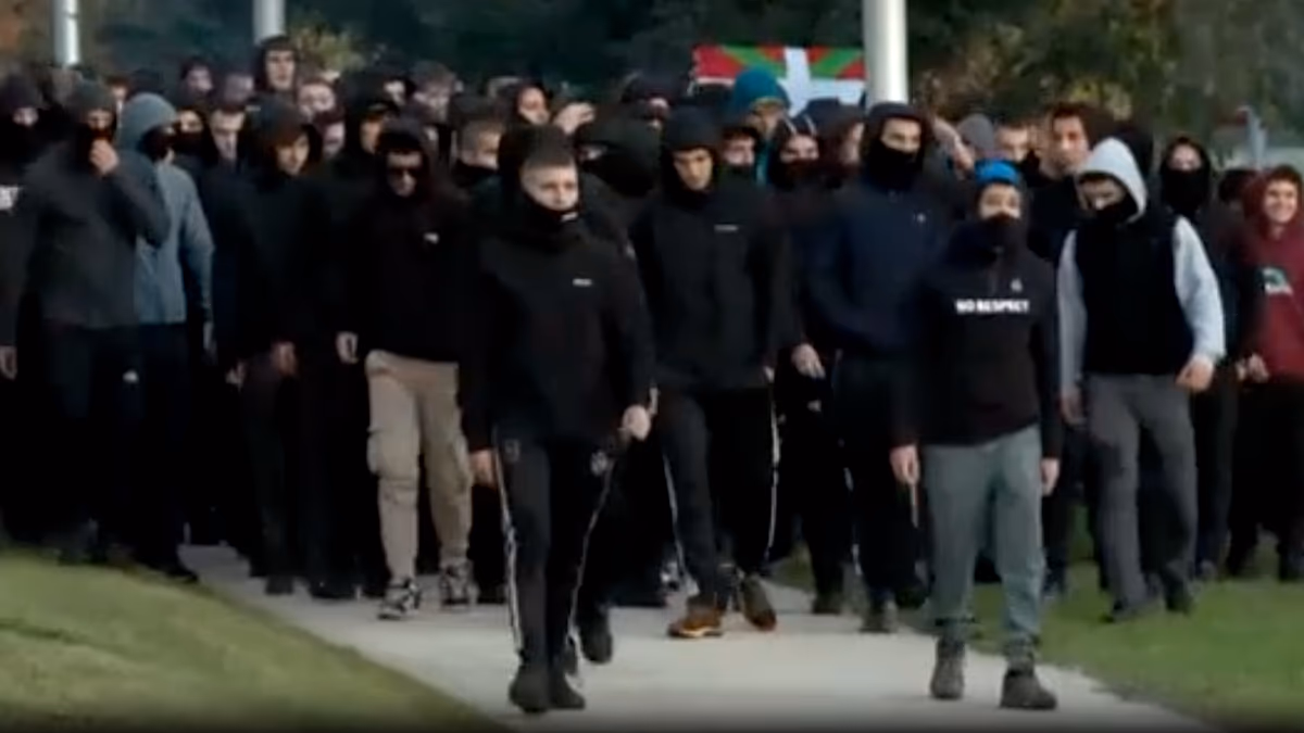 Video. Clashes erupt between police and protesters in Pamplona