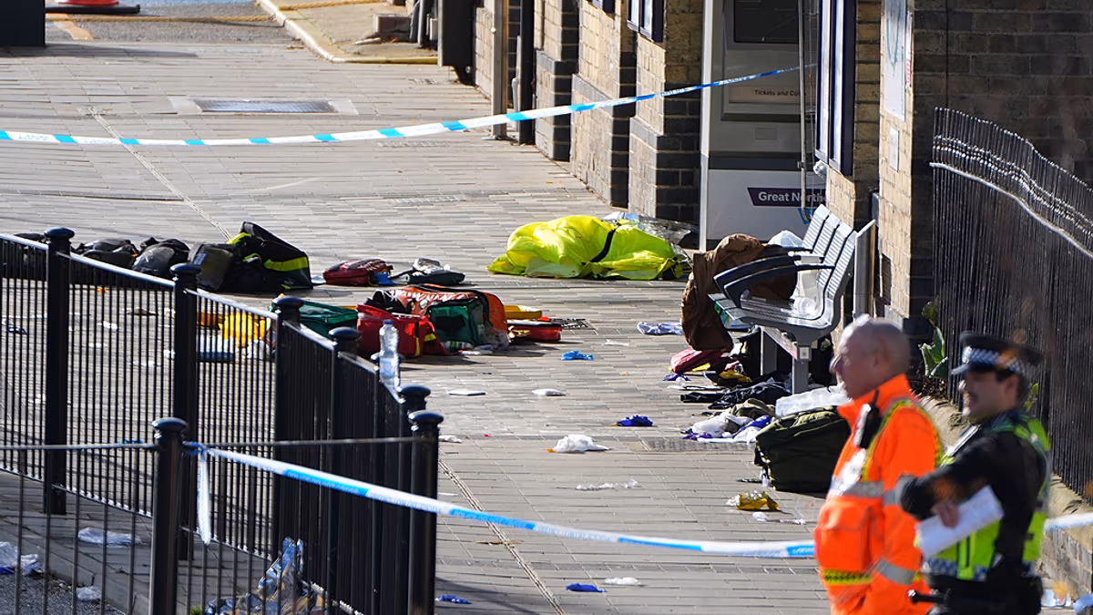 Video. Witness describes mass stabbing attack on London-bound train