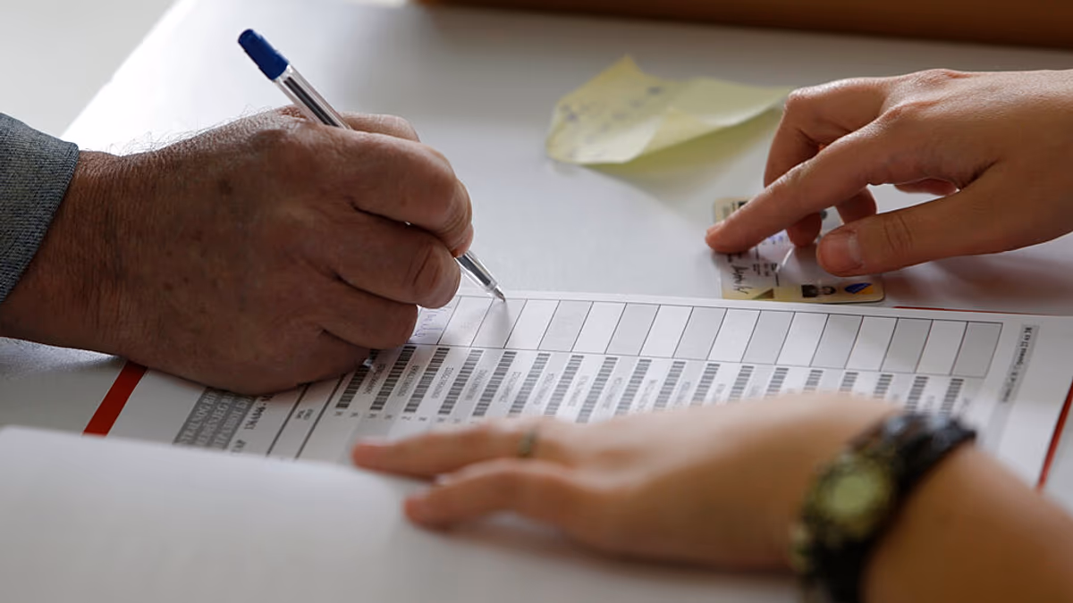 Bosnia’s Republika Srpska votes for new president in snap election