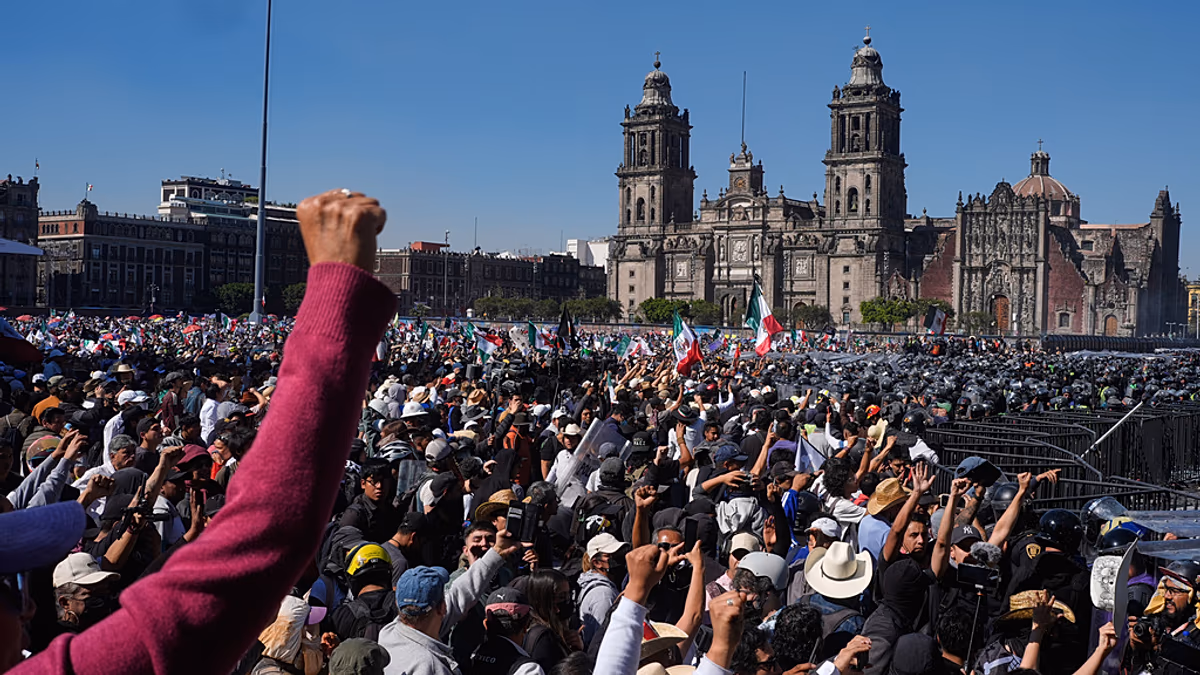 Video. Clashes break out during Generation Z protest against President Sheinbaum in Mexico City