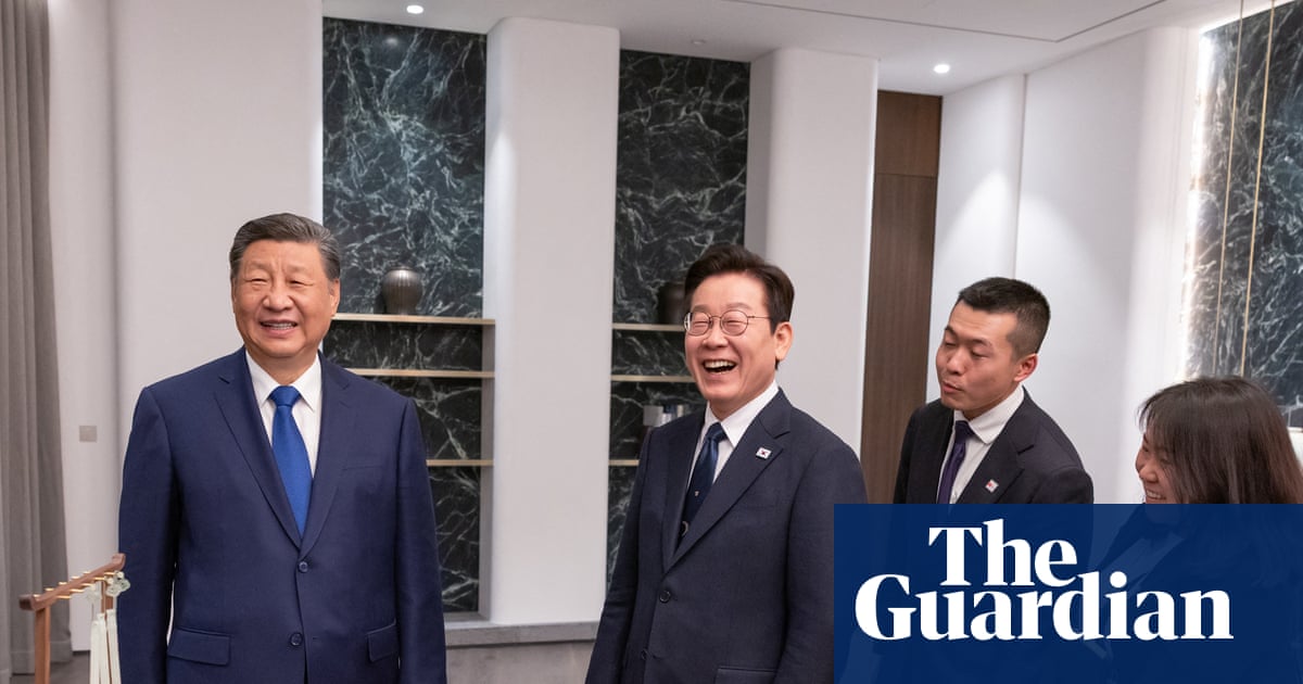 Xi Jinping cracks joke about spying with phones given to South Korean president | Xi Jinping
