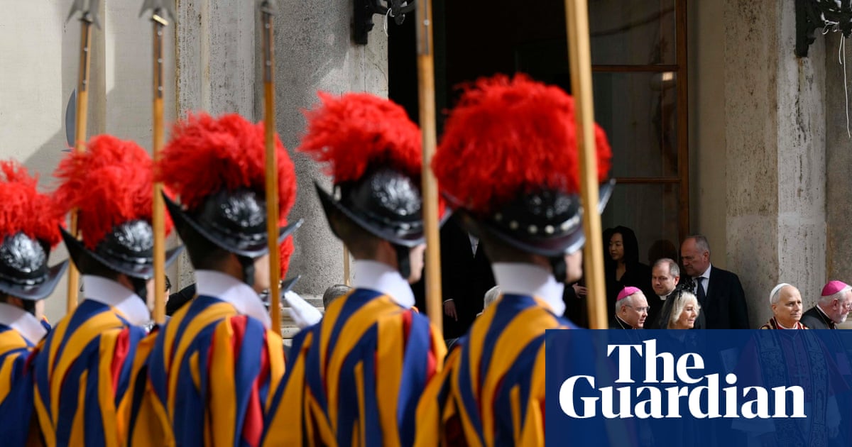 Vatican Swiss Guard investigated for alleged spitting gesture at Jewish women | Vatican