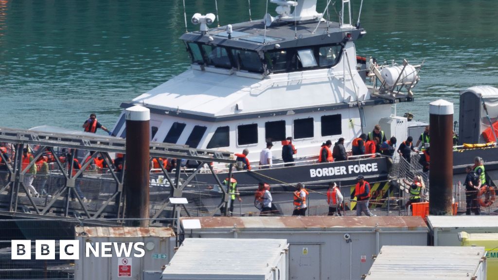 Fast-track deportations to be announced as part of asylum reforms