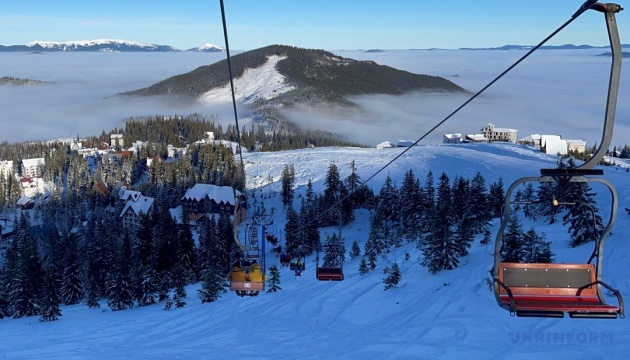 Only one hotel complex, not entire Drahobrat resort in Zakarpattia up for sale, expert explains