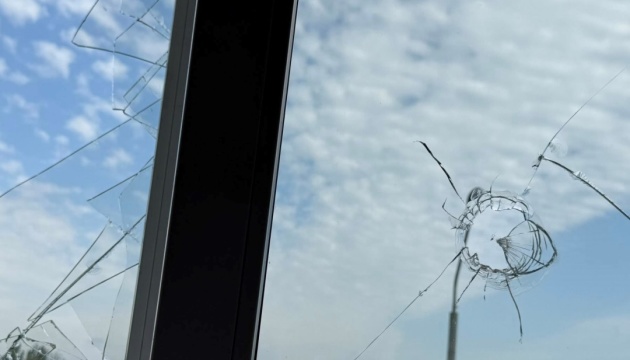 One injured as Russian forces shell Dniprovskyi district of Kherson