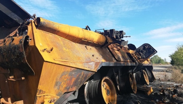 Russian troops lose 900 invaders and two air defense systems in day of war against Ukraine