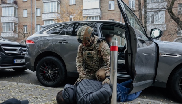 Three people who offered “jobs” in the President’s Office detained in Kyiv