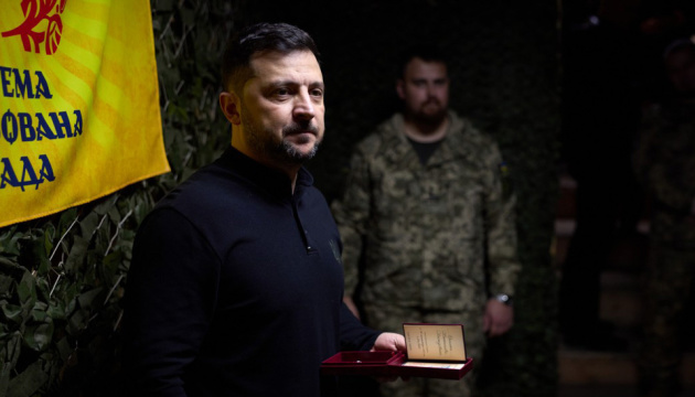 Zelensky meets with soldiers fighting on Orikhiv front in Zaporizhzhia region