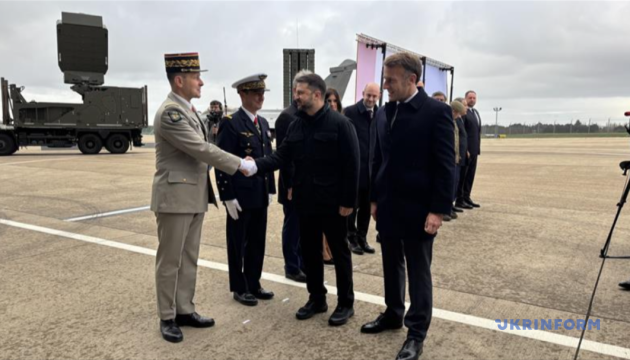 Zelensky arrives in France for official visit