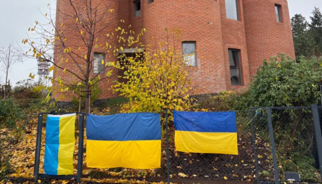 Unknown individuals hang Ukrainian flags on fence of Chamber of Deputies Speaker Okamura house in Czech Republic