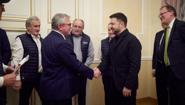 Zelensky meets French fishermen donating anti-drone nets to Ukraine