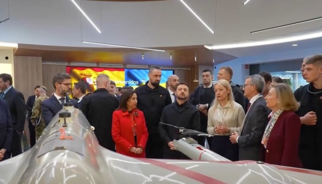 Zelensky inspects products from local arms manufacturers in Spain