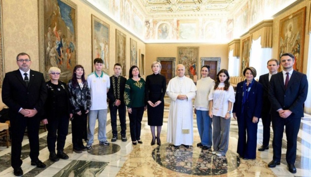 Pope meets group of Ukrainian children
