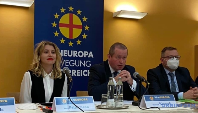 US ‘peace plan’ is a list of Kremlin demands – Austrian expert