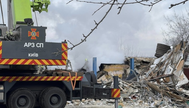 In Darnytskyi district of capital, Russian attack destroys warehouses and workshops of textile enterprise