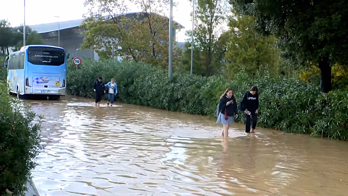 Storms bring flooding, fallen trees, and travel chaos to Barcelona region
