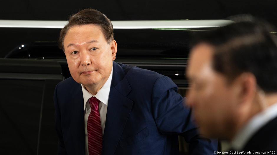 South Korea’s ex-president Yoon indicted on new charges – DW – 11/10/2025