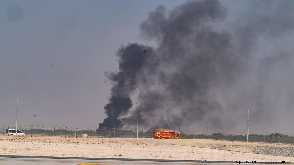 Indian Air Force Tejas jet crashes at Dubai Air Show – DW – 11/21/2025