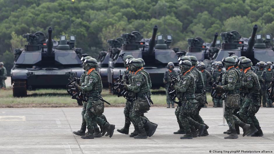 Taiwan plans extra $40 billion defense budget to deter China – DW – 11/26/2025