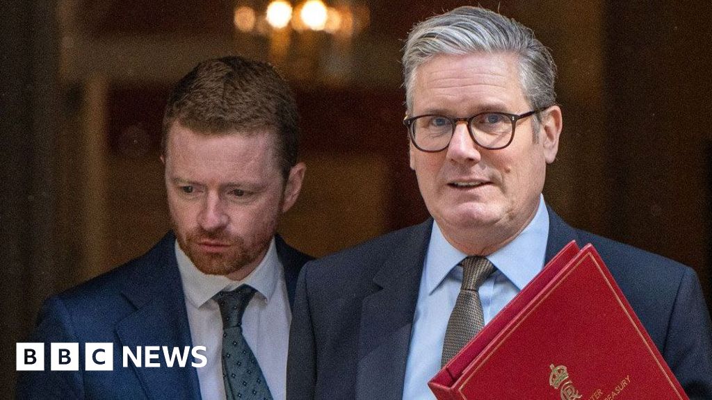 Starmer’s chief of staff McSweeney not leaving role over briefing war, BBC told